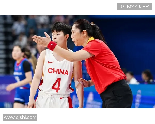 四川女篮强势出击大胜对手展现团队实力与拼搏精神